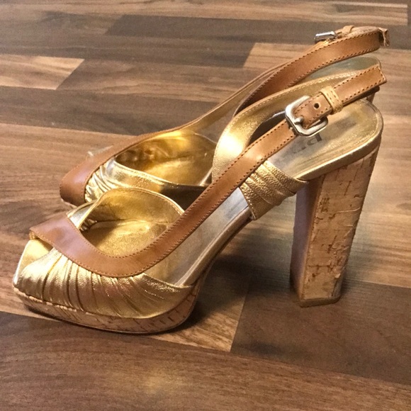 Prada Gold Pumps with cork sole - Picture 2 of 5